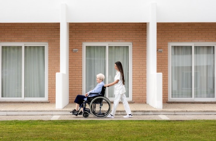 Cuidados com a pessoa idosa no verão_ um guia multidisciplinar para a saúde e bem-estar