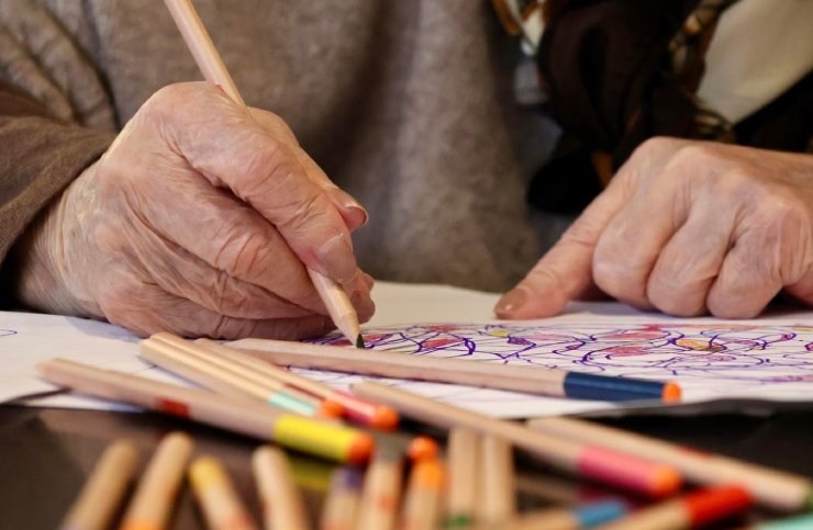 Os benefícios da Arteterapia na saúde e bem-estar da população sénior