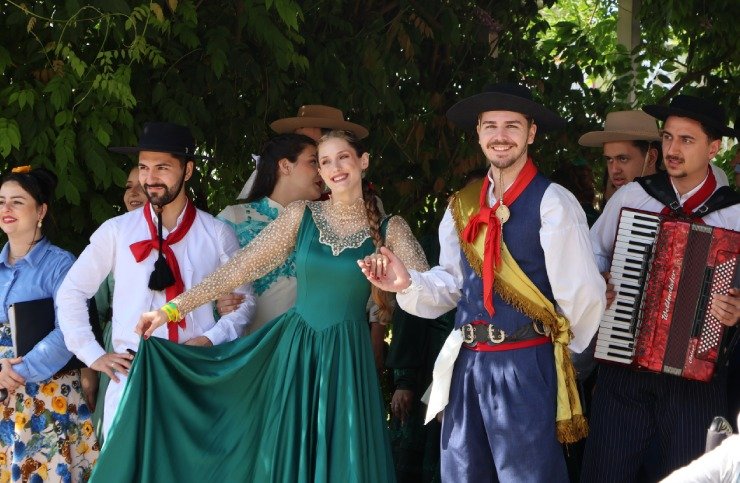 Actuação do Grupo Folclórico do Brasil na DomusVi Villa Carolina