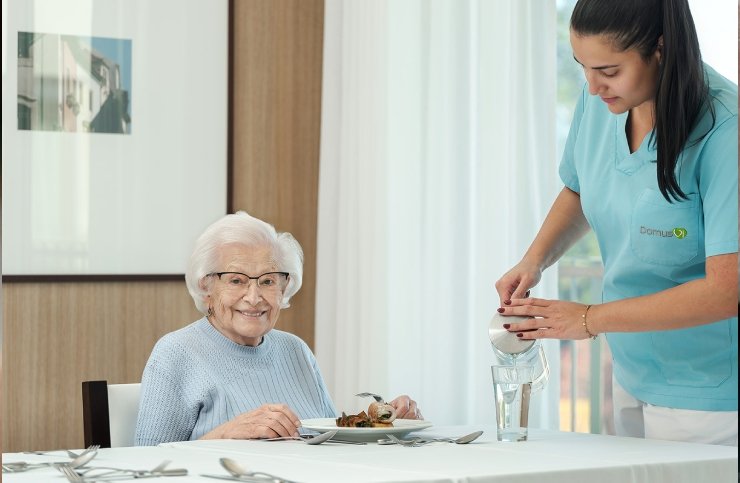 Aspiração pulmonar na pessoa idosa: causas, sinais e prevenção.